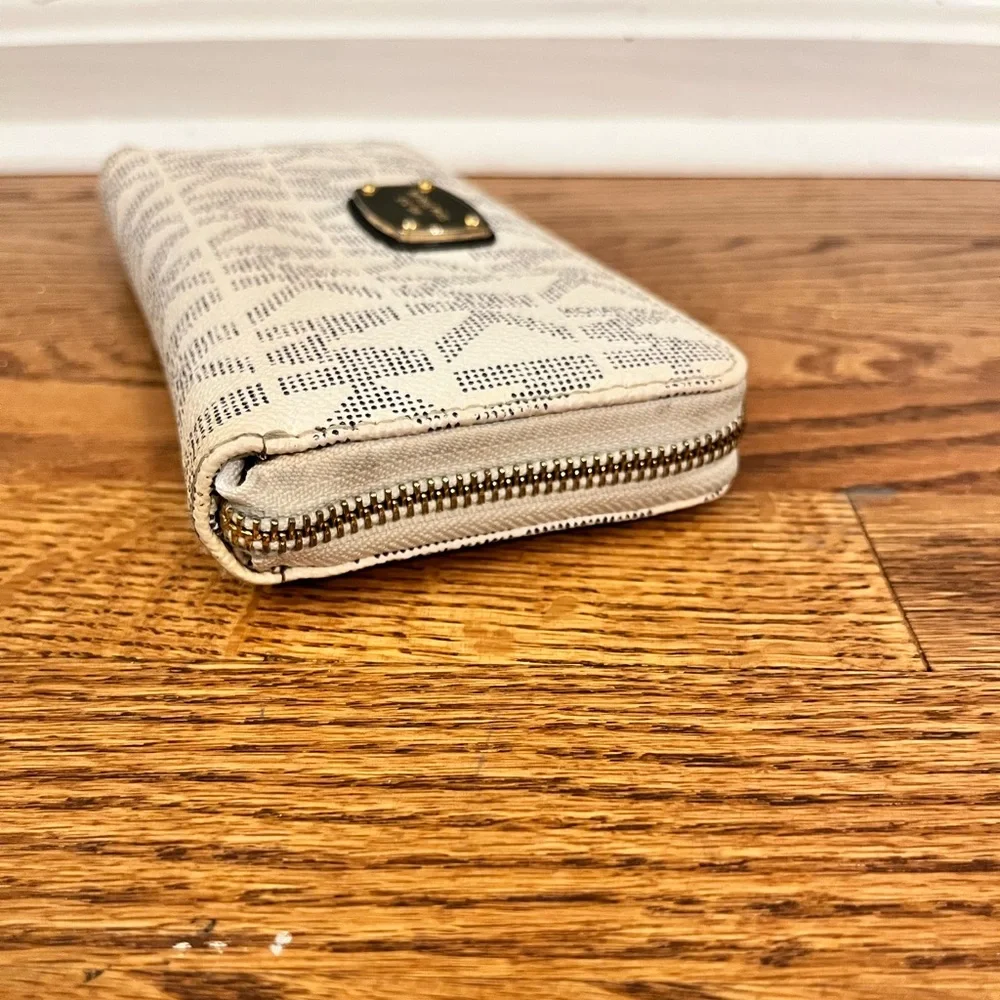 Michael Kors White Monogram wallet no wristlet band